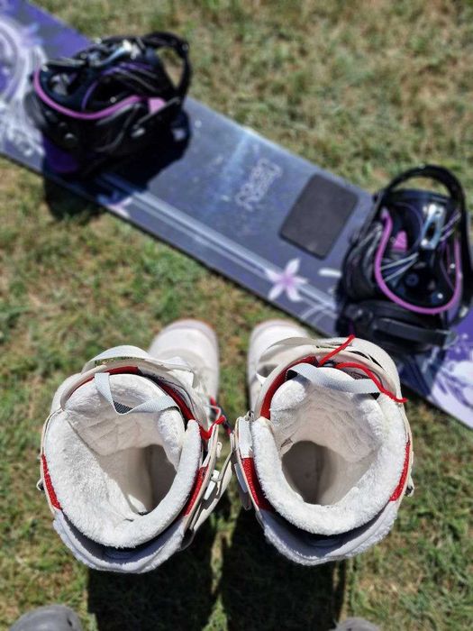 Deska snowboardowa Raven 151 cm z wiązaniami, jak nowa