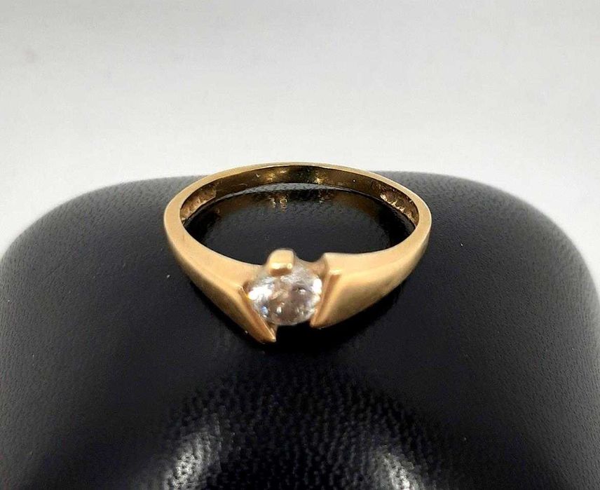 Złoty pierścionek z cyrkonią PR.585 W:1,92gr R.9 InterSKLEP