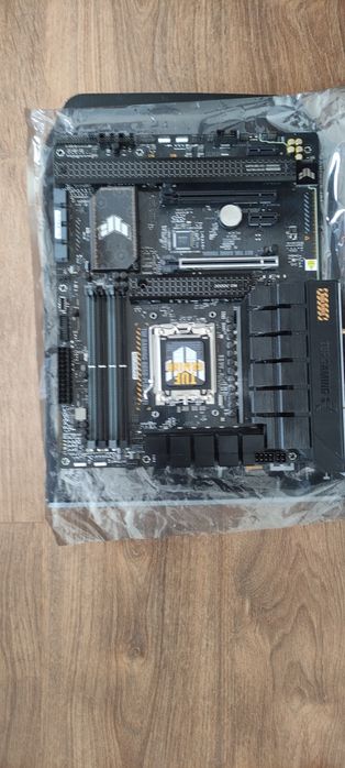 Motherboard ASUS TUF Gaming B650-PLUS WIFI.