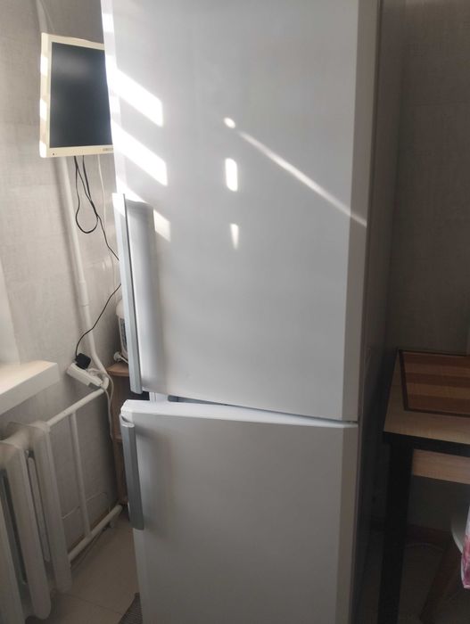 Продається холодильник Grundig