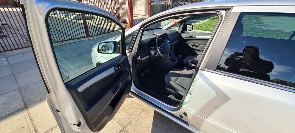 Opel Zafira B 2011 читайте опис