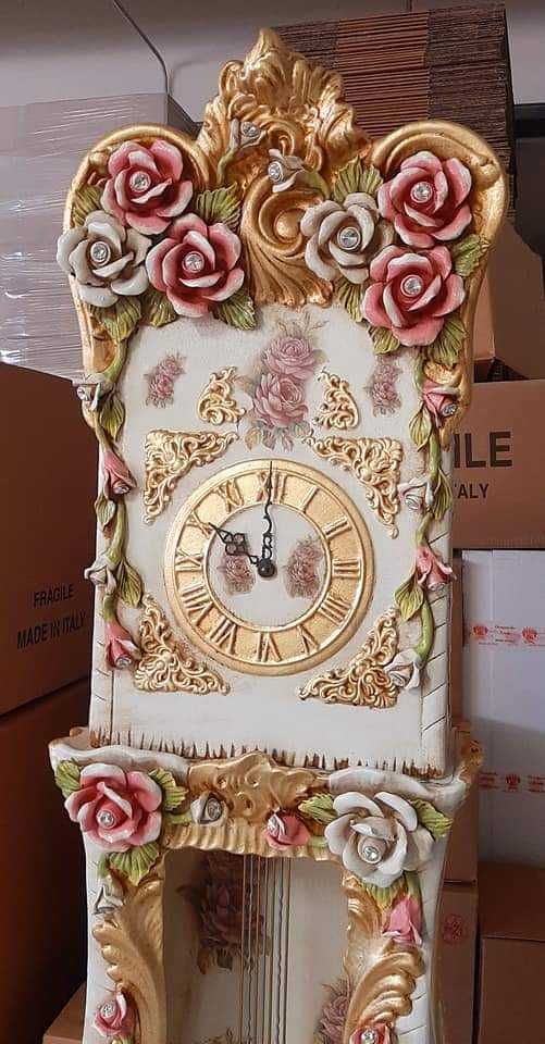 Porcelanowy zegar stojący