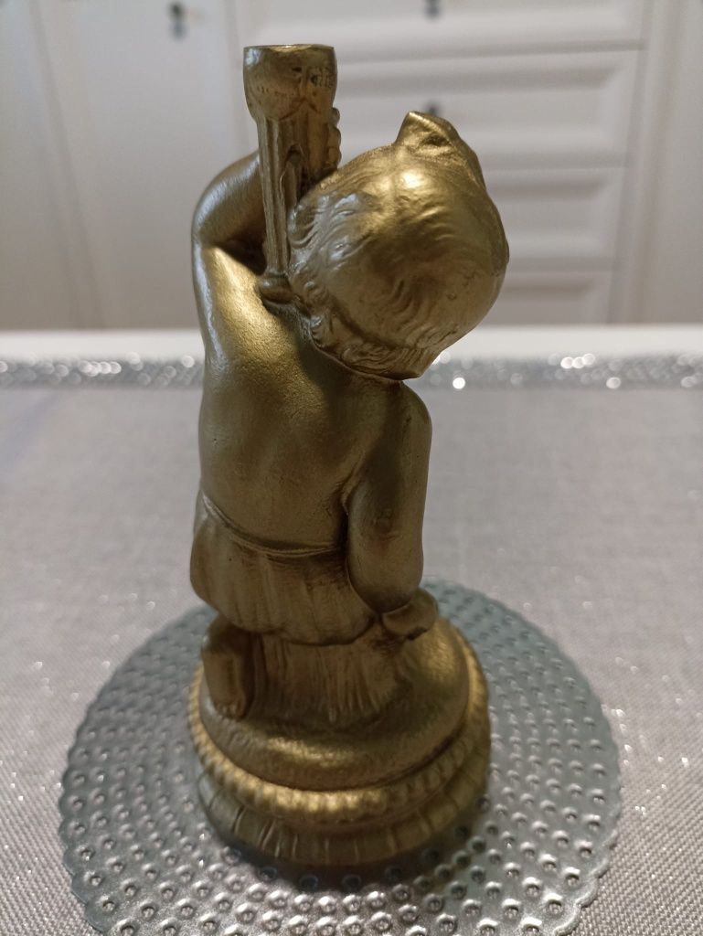 Figurka chłopca metalowa