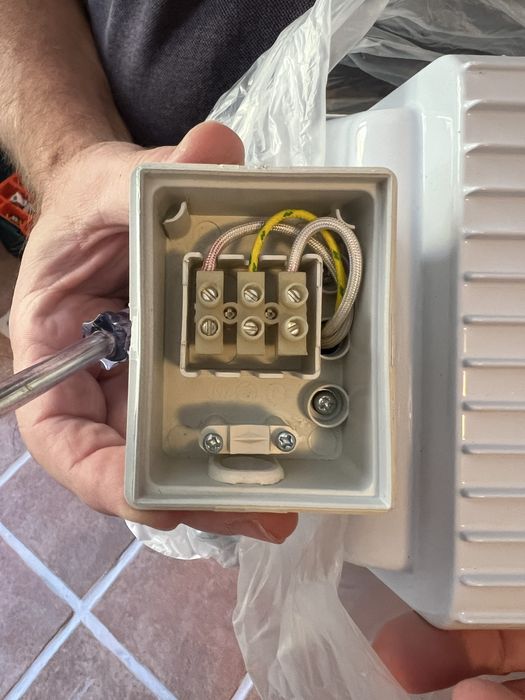 2 holofotes de exterior brancos novos