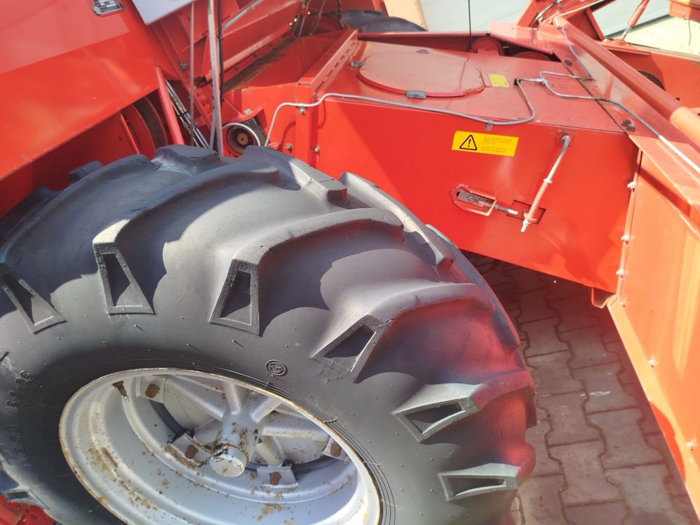 Комбайн зернозбиральний Massey Ferguson 16. Майсей Фергусон 16