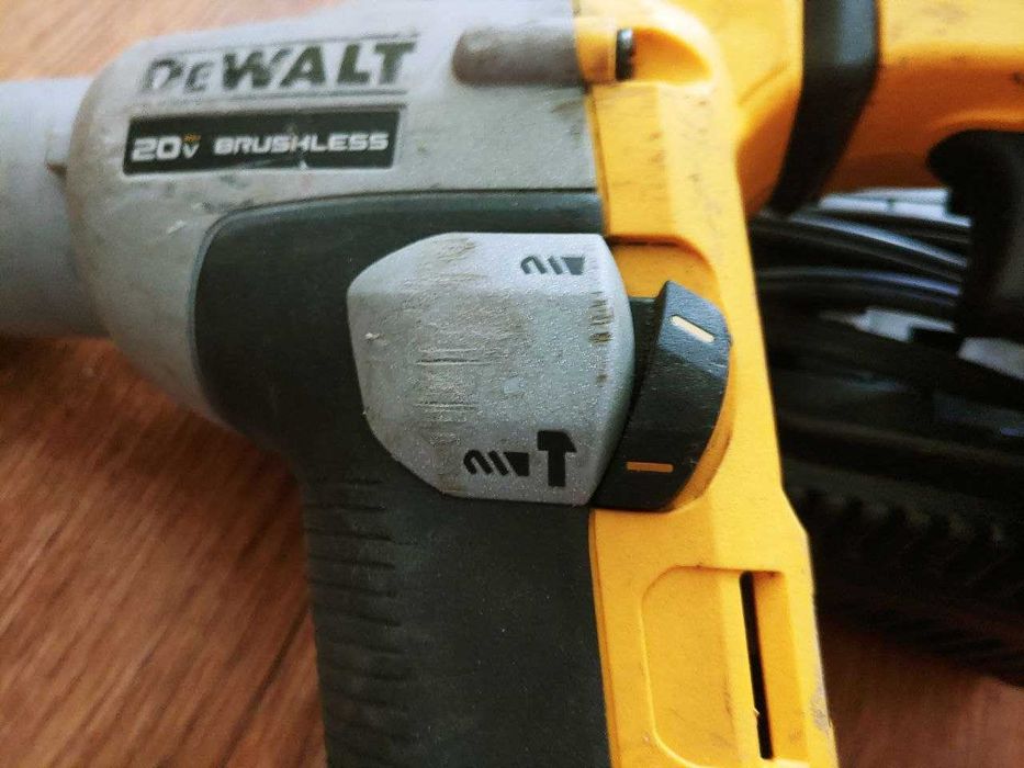 Аккумуляторный перфоратор Dewalt DCH172 20V комплект