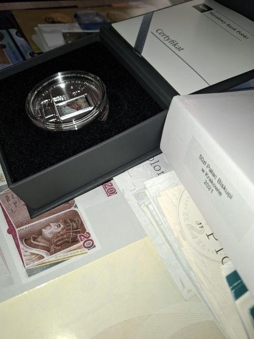 50zł. Pałac Biskupi w Krakowie 2021 oraz foldery do monet