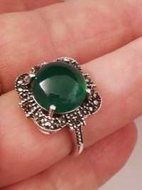 Włoski srebrny pierścionek z zielonym naturalnym oczkiem markazyty 925