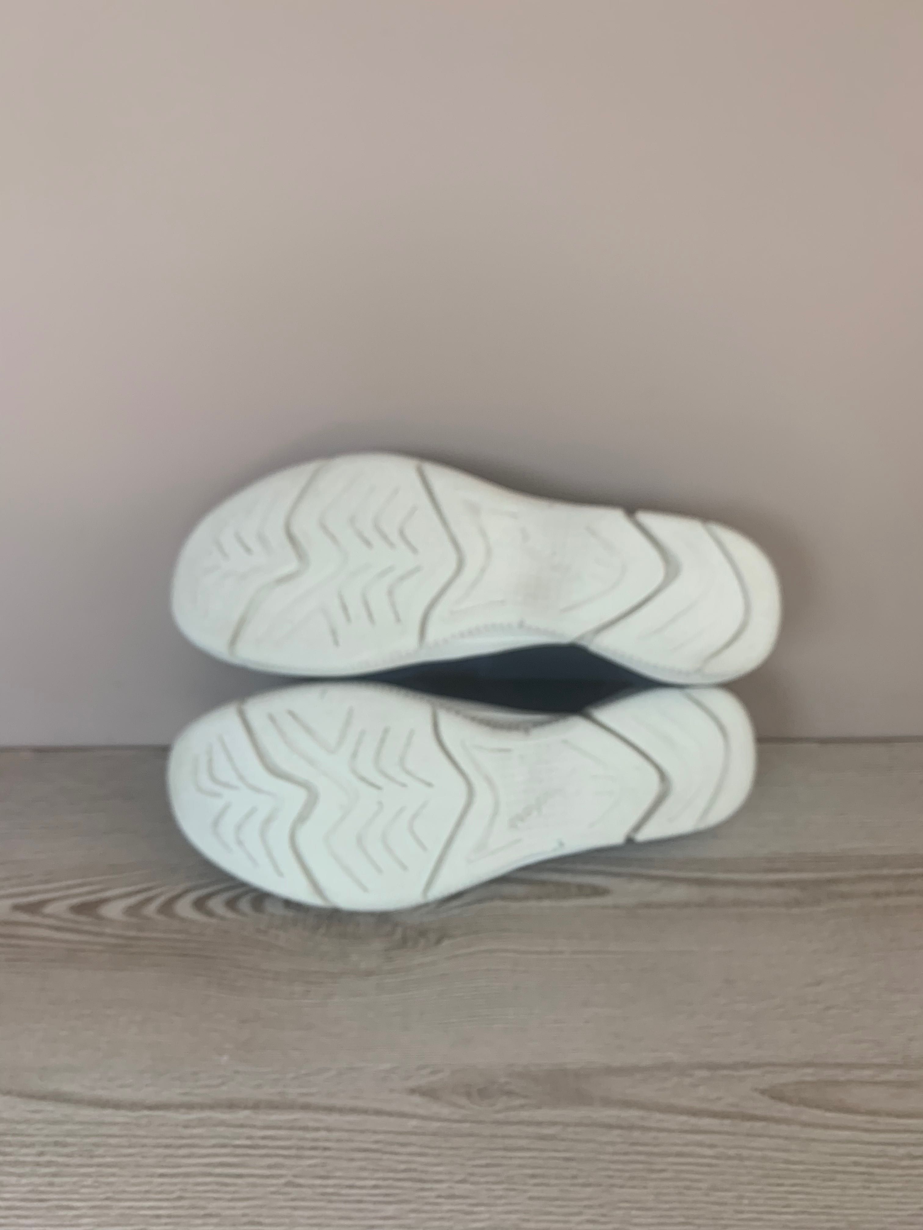 Легкие кроссовки слипоны мокасины  Skechers Memory foam оригинал