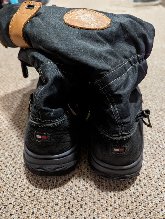 Śniegowce kozaki Hilfiger 40-41 na płaskiej podeszwie, wciągane , dół