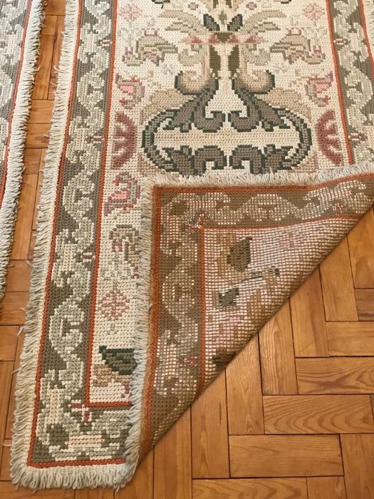 DOIS TAPETES de ARRAIOLOS - Excelente estado de conservação