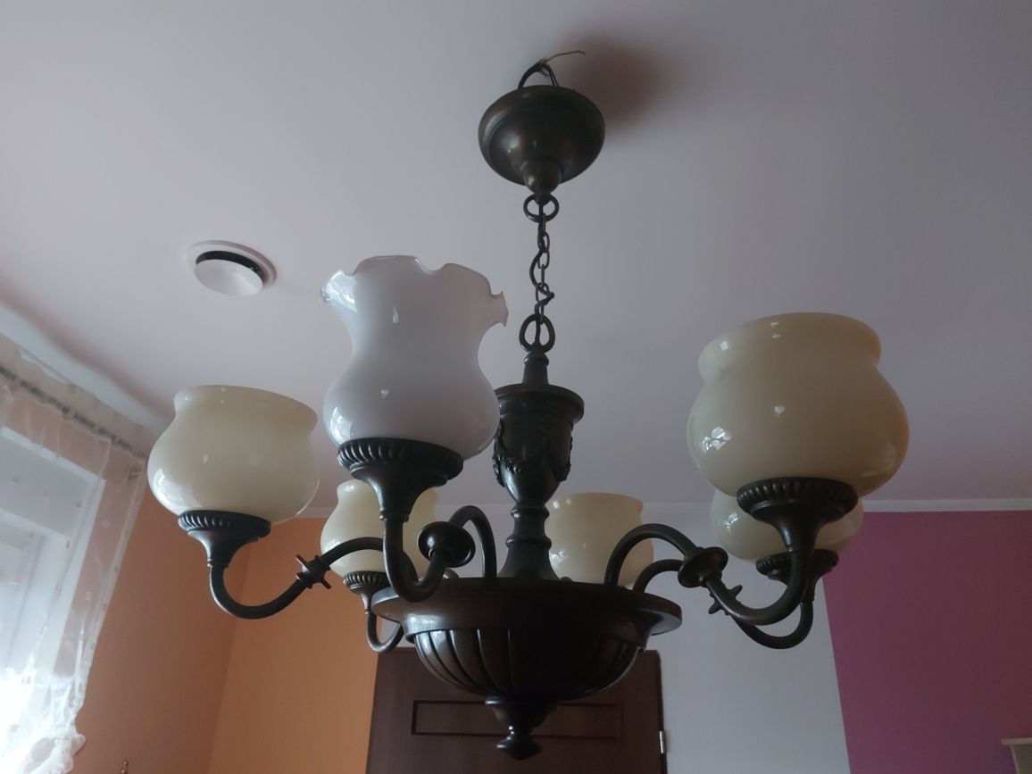 Piękna sufitowa lampa