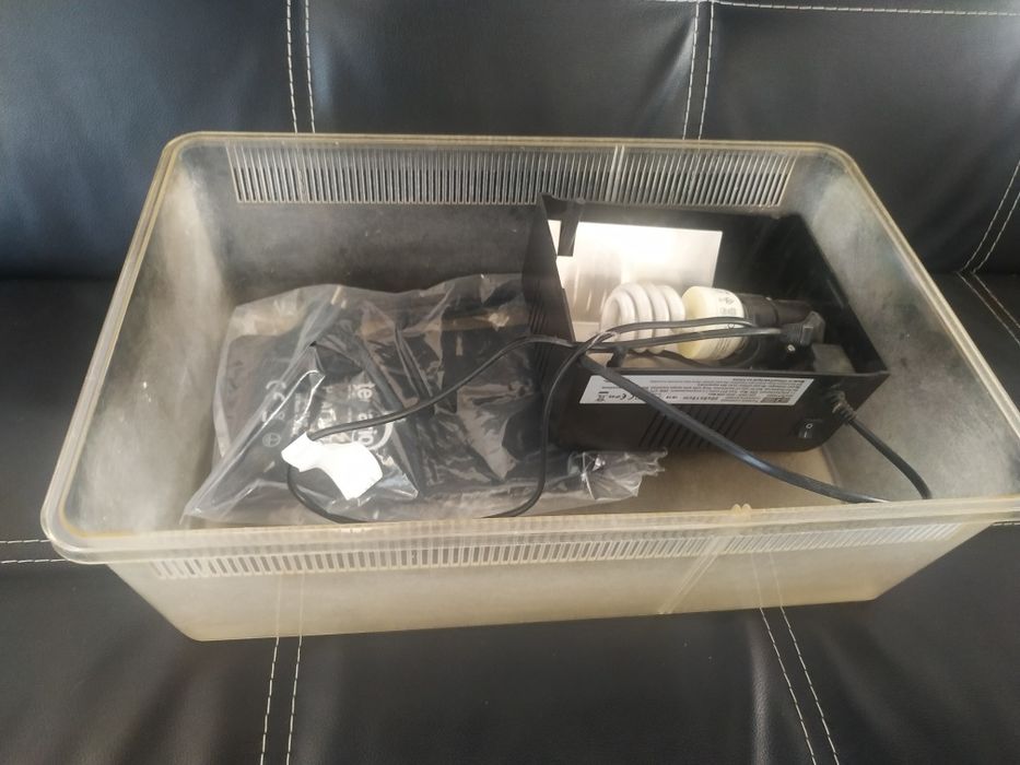 Продається тераріум в робочому та відмінному стані