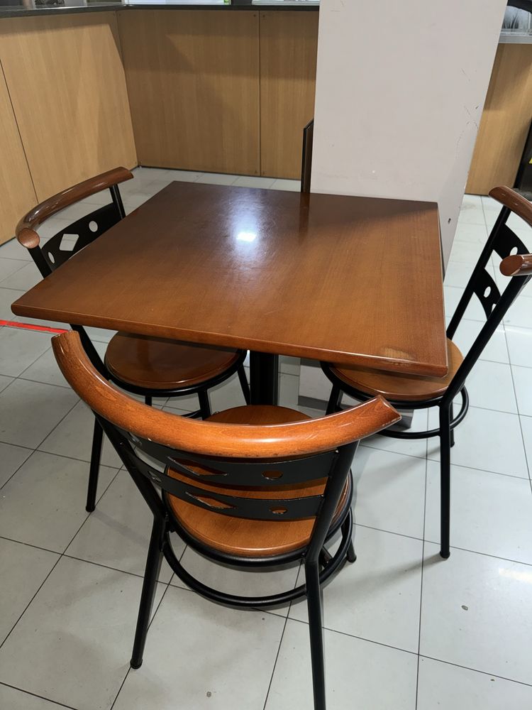 Vendo mesas e cadeiras