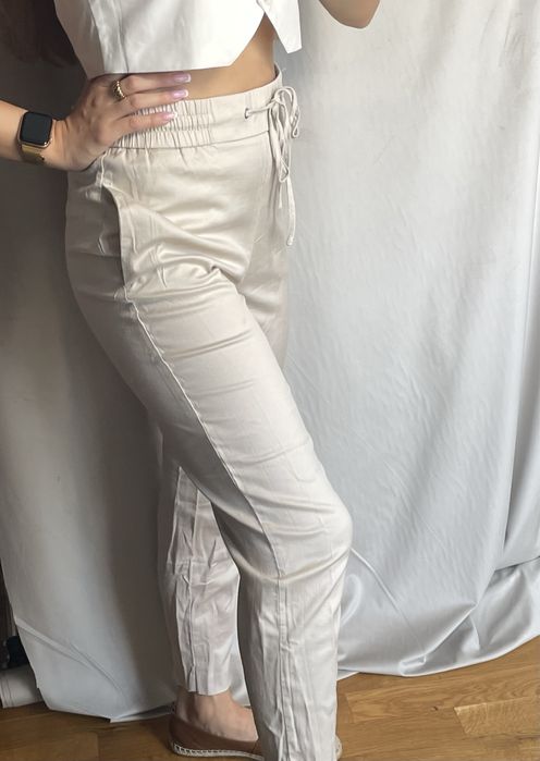 Spodnie klasyczne beżowe chinosy proste z wysokim stanem