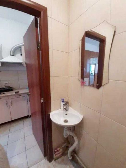 Продам гостинку рядом с метро Спортивная.