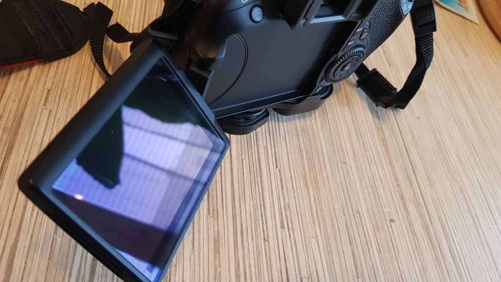 Canon EOS 60D + 4 obiektywy + lampa + komplet akcestoriów