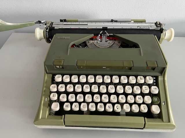 Máquina de escrever c/ mala