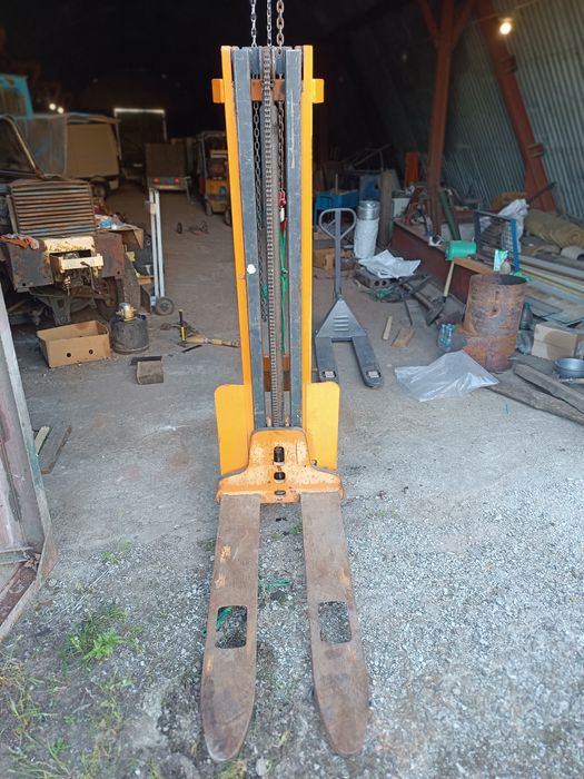 Штабелер, навантажувач, стрела, мачта, кара