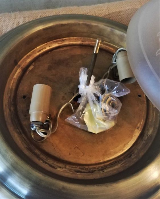 Dois candeeiros de teto