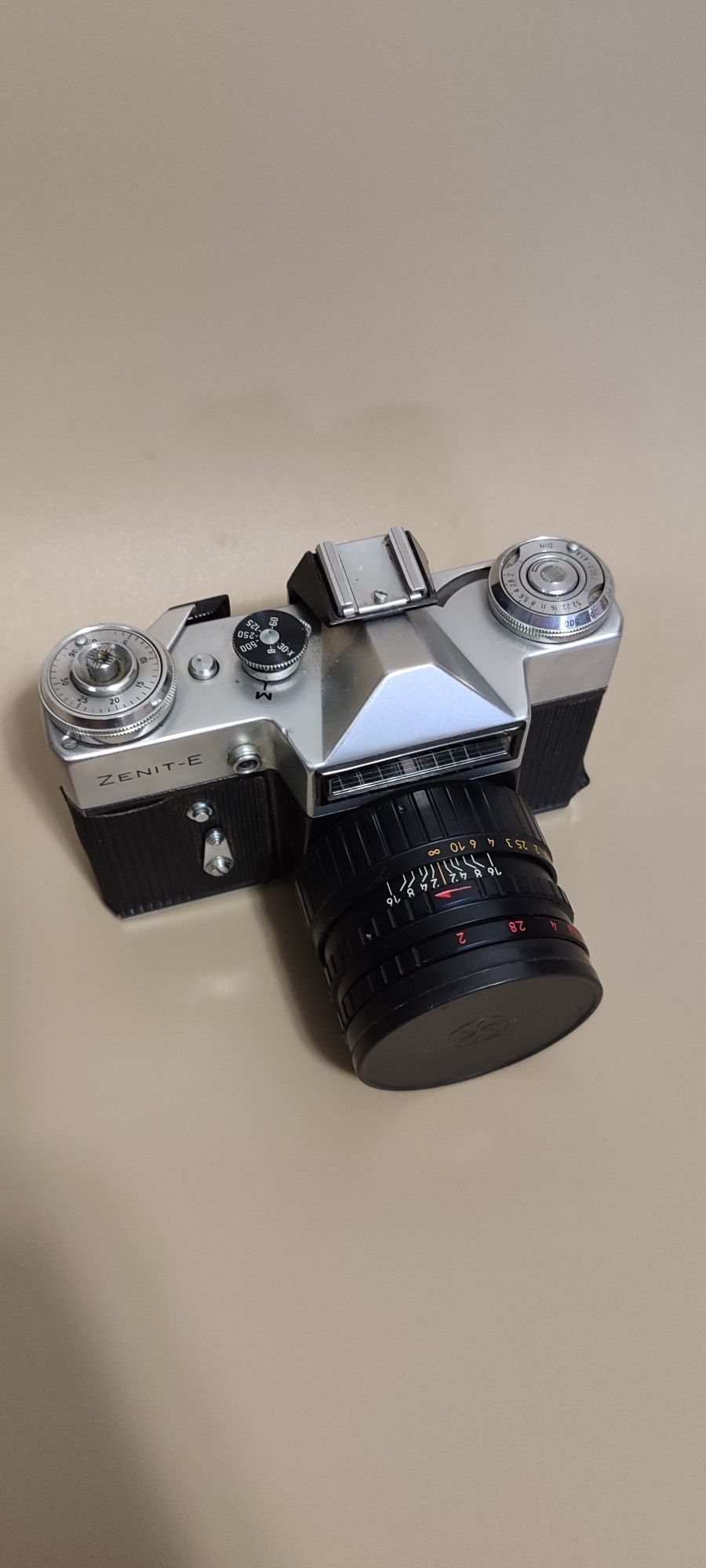 Продам фотоаппарат Зенит -Е объектив  Гелиос 44-3