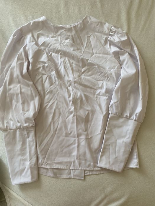 Блуза жіноча біла з гудзиками