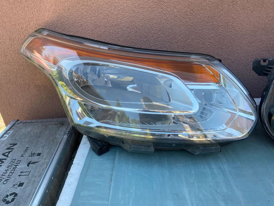lampa citroen c3 picasso prawy eu cały