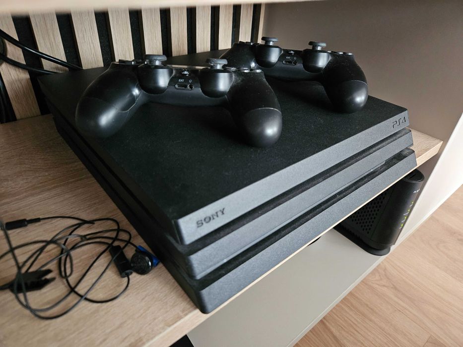Konsola PS4 PRO 1 TB + 20 Gier z Ubezpieczeniem
