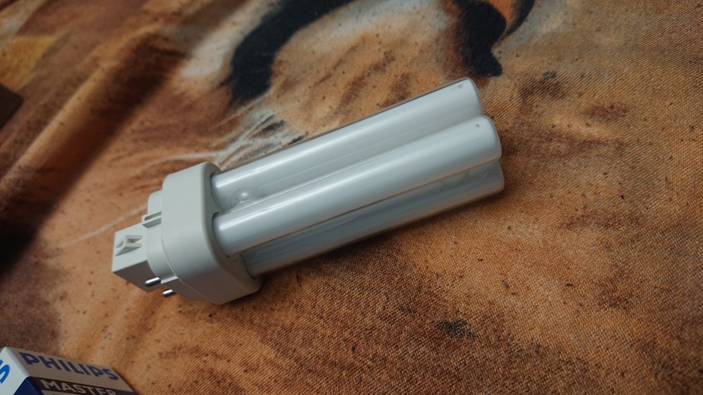 PHILIPS 10W żarówki do lamp UV do paznokci 49 +18szt