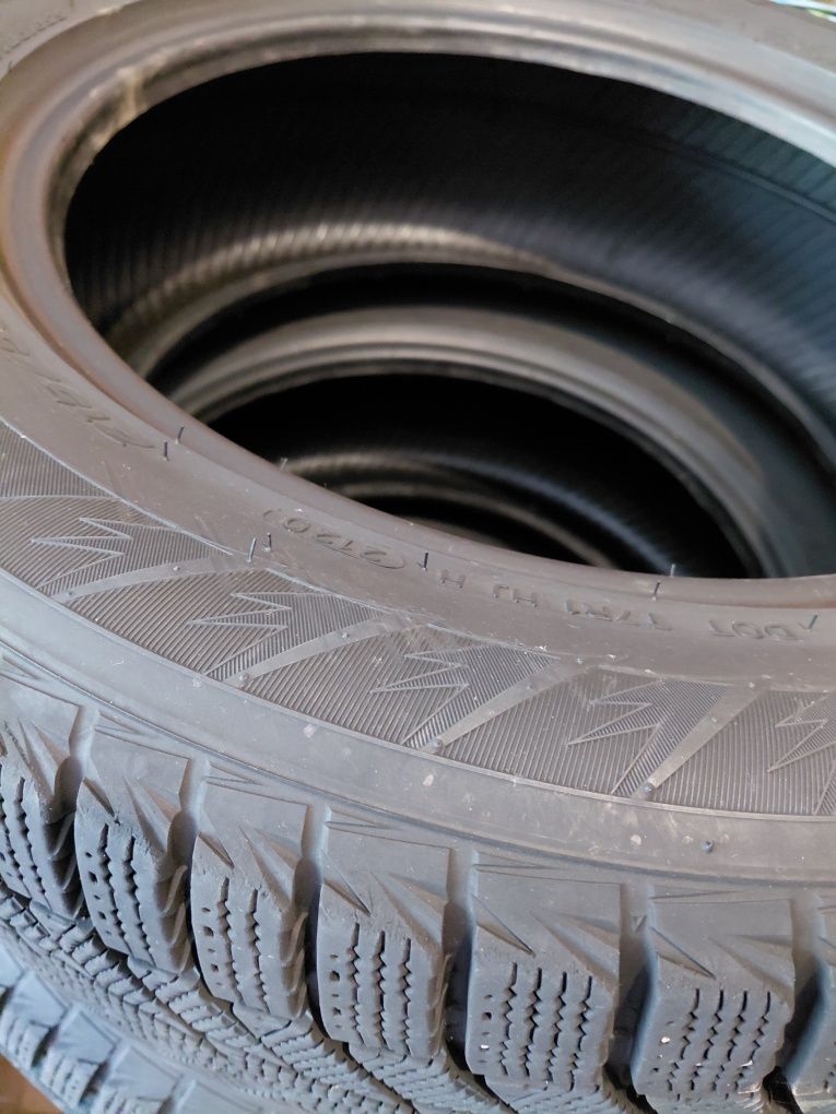 Hankook 215/55 R16 зимові шини