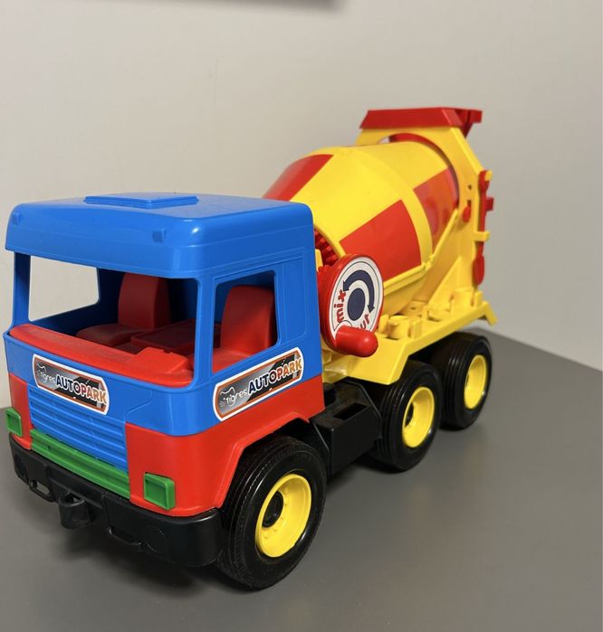 Игрушка бетономешалка