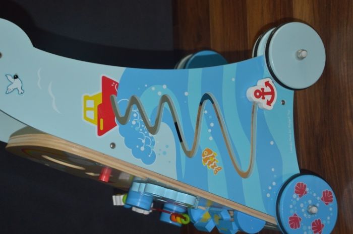 Interaktywny drewniany chodzik, pchacz, jeździk – motyw morski 120 zł