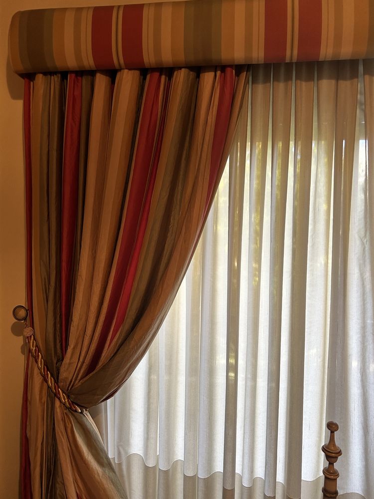 Cortinas, reposteiros e sanefa em seda natural