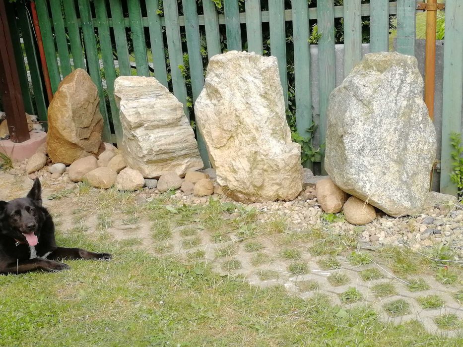 Głazy, monolity, duże kamienie ogrodowe