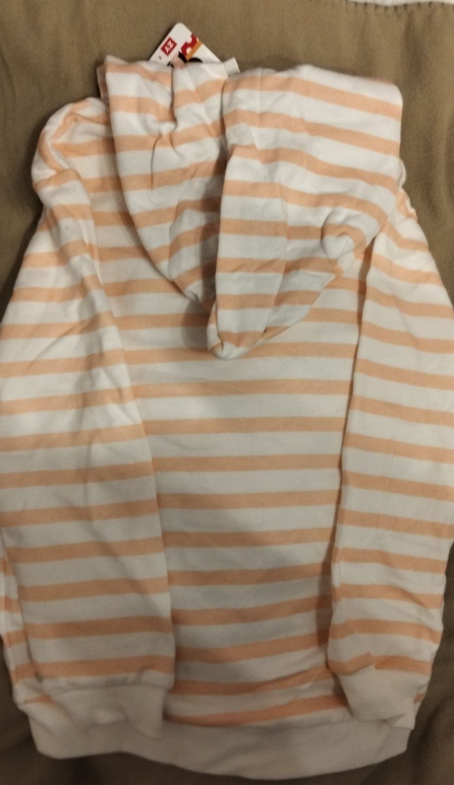 Camisola completamente nova