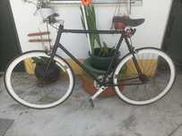 Bicicleta homem e outra de senhora