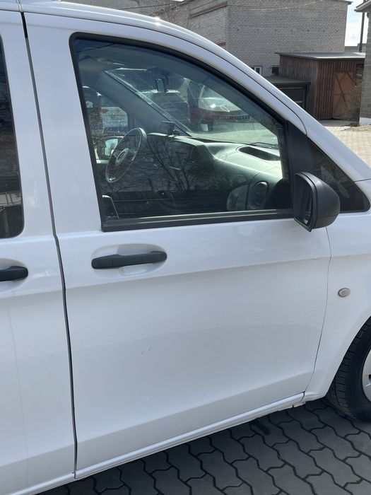 Передні двері білі Mercedes Vito W447 V-Class Viano