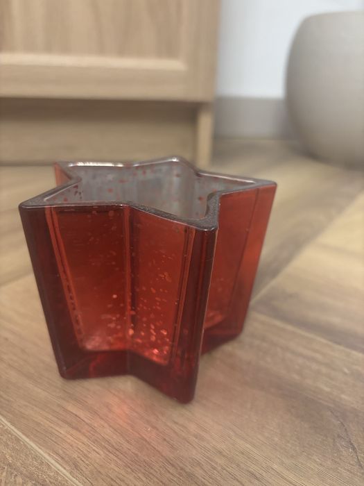Świecznik na tea light gwiazda czerwona