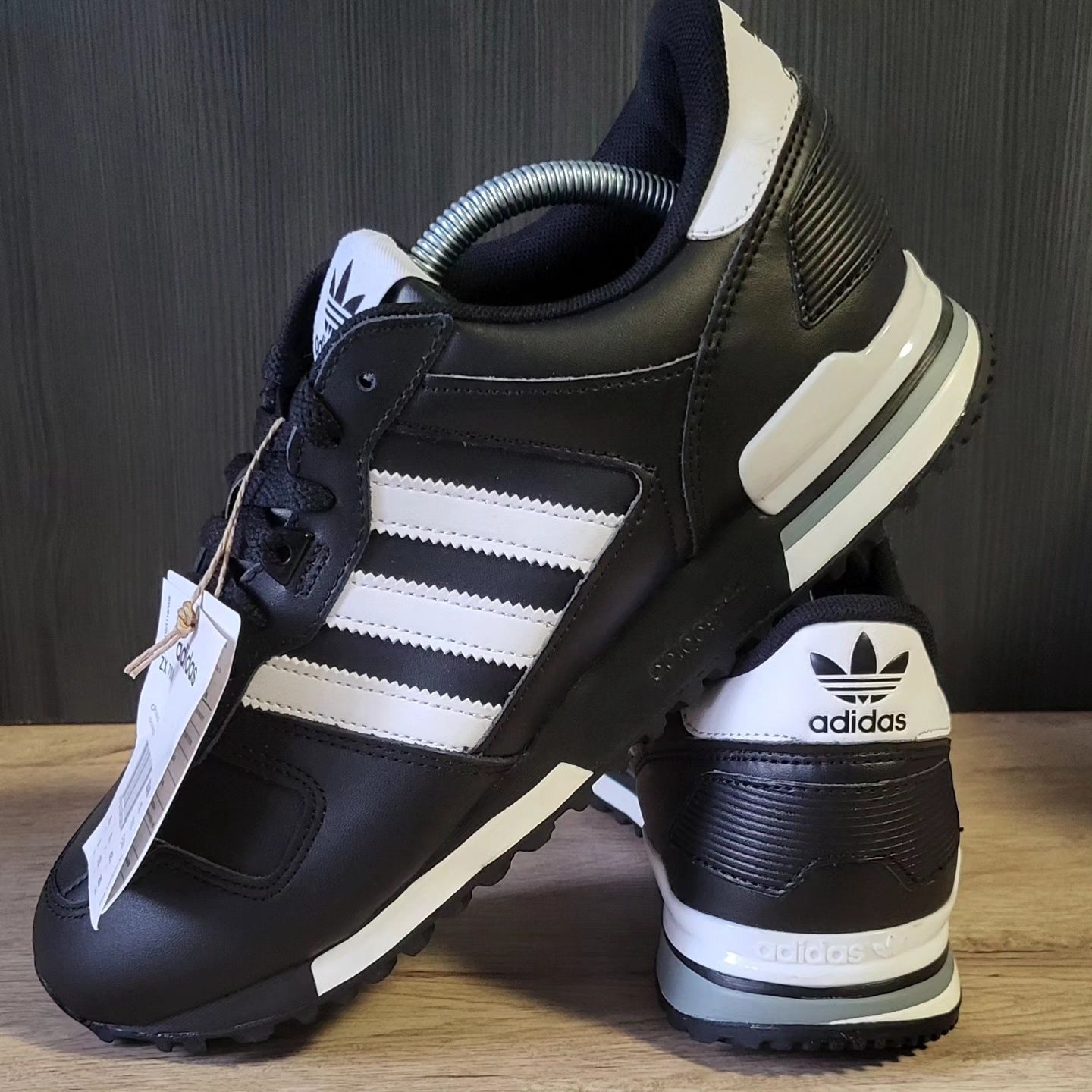 Кросівки Adidas ZX 700 ,42 р