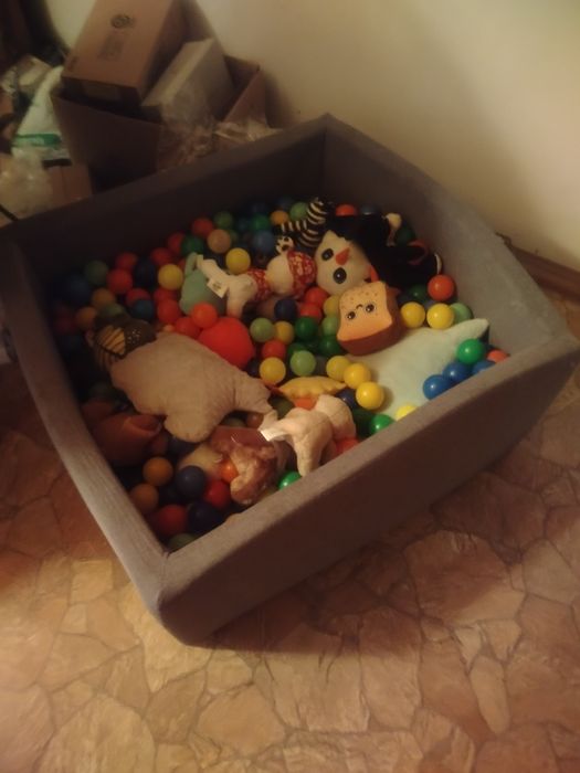 Duży basen z kulkami