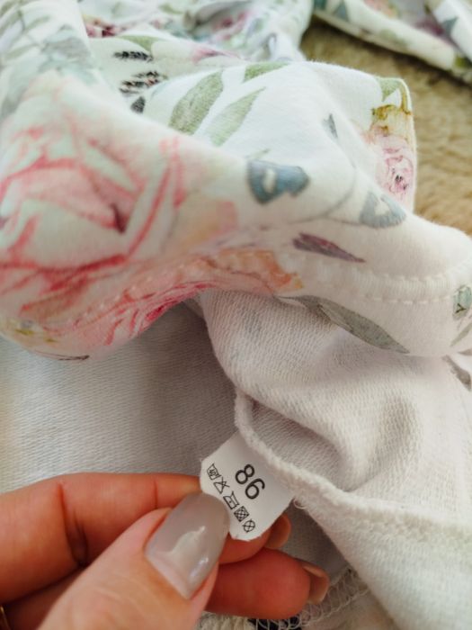 Śliczna rozkloszowana sukienka w kwiaty floral Fabryka 80/86