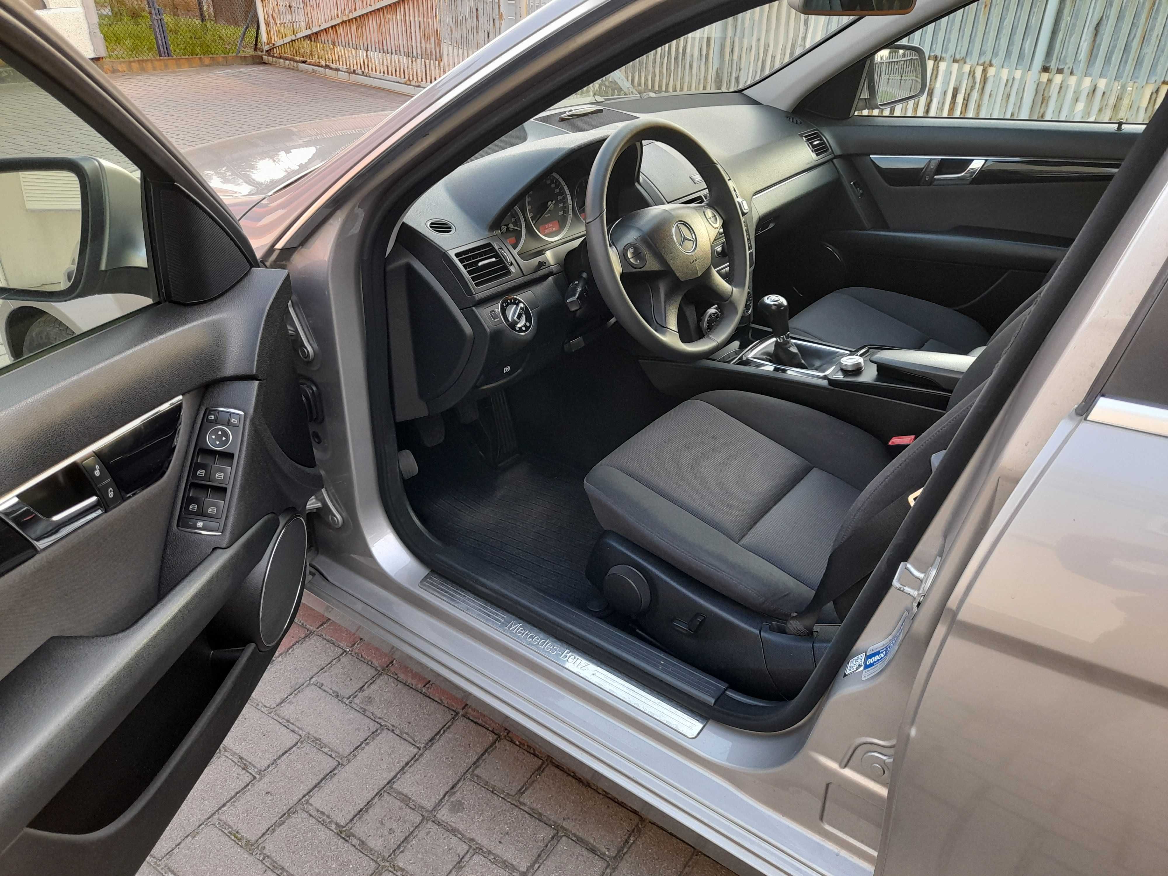 Mercedes C200 2.2CDI 136KM W204 zarejestrowany ważne opłaty OM646