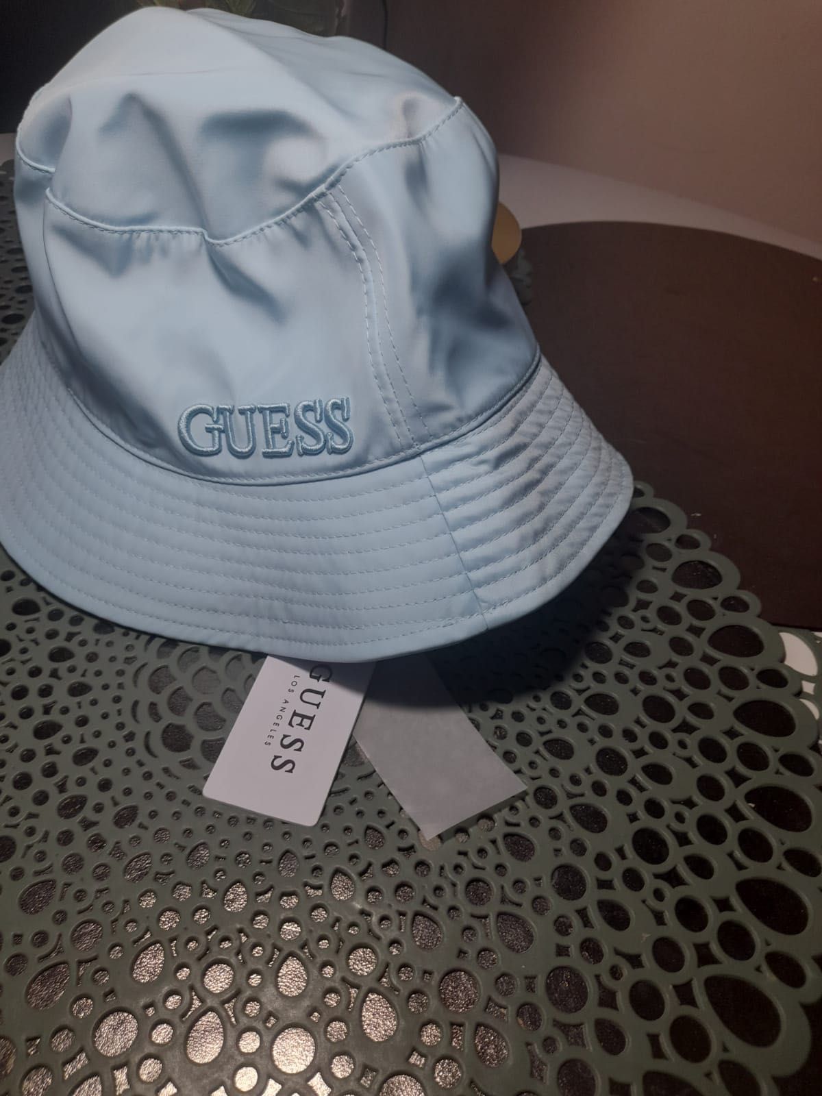 Kapelusz Guess Bucket