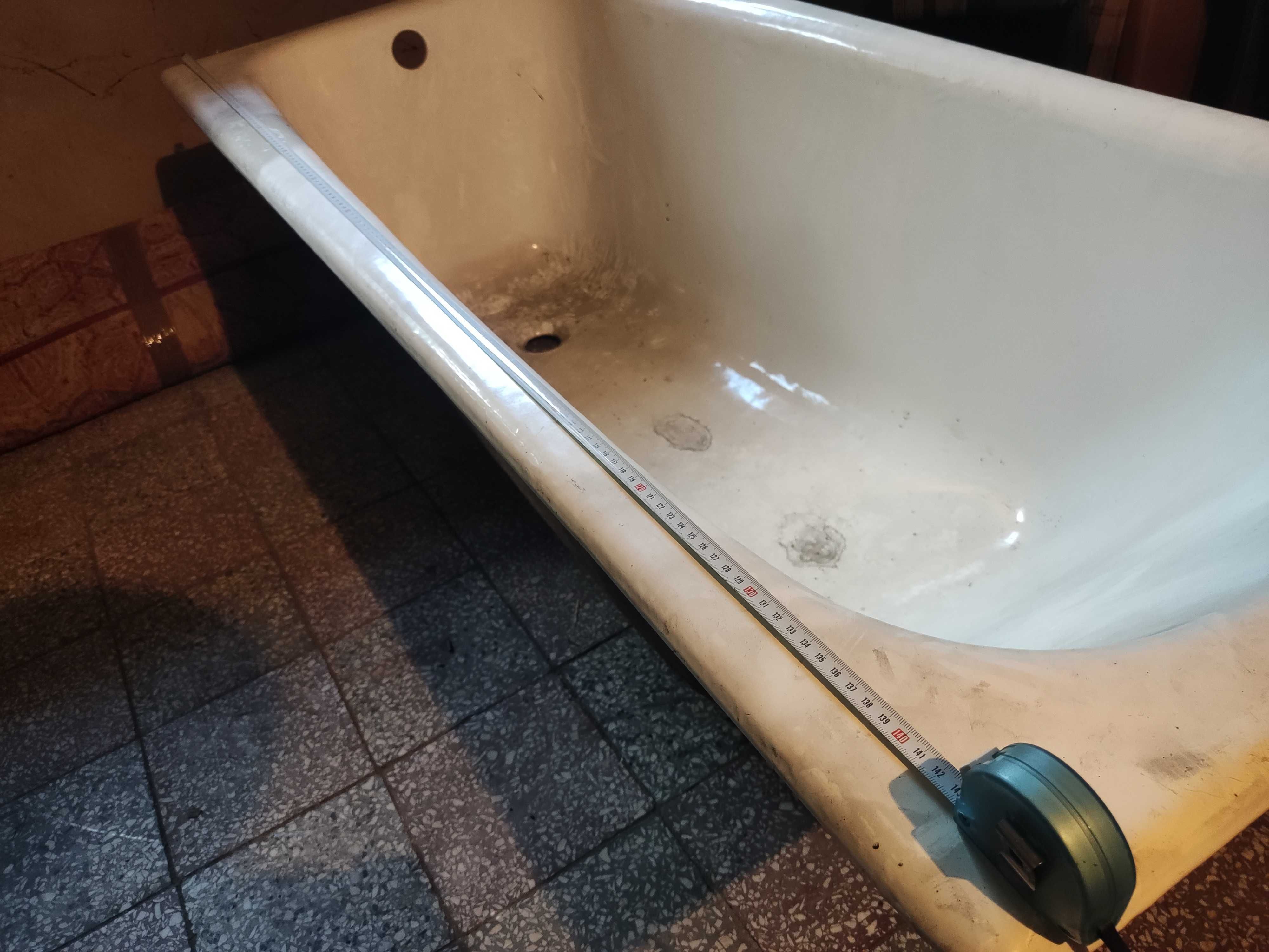 Dwie nowe wanny z PRL – żeliwna i stalowa + nogi, lata 80.