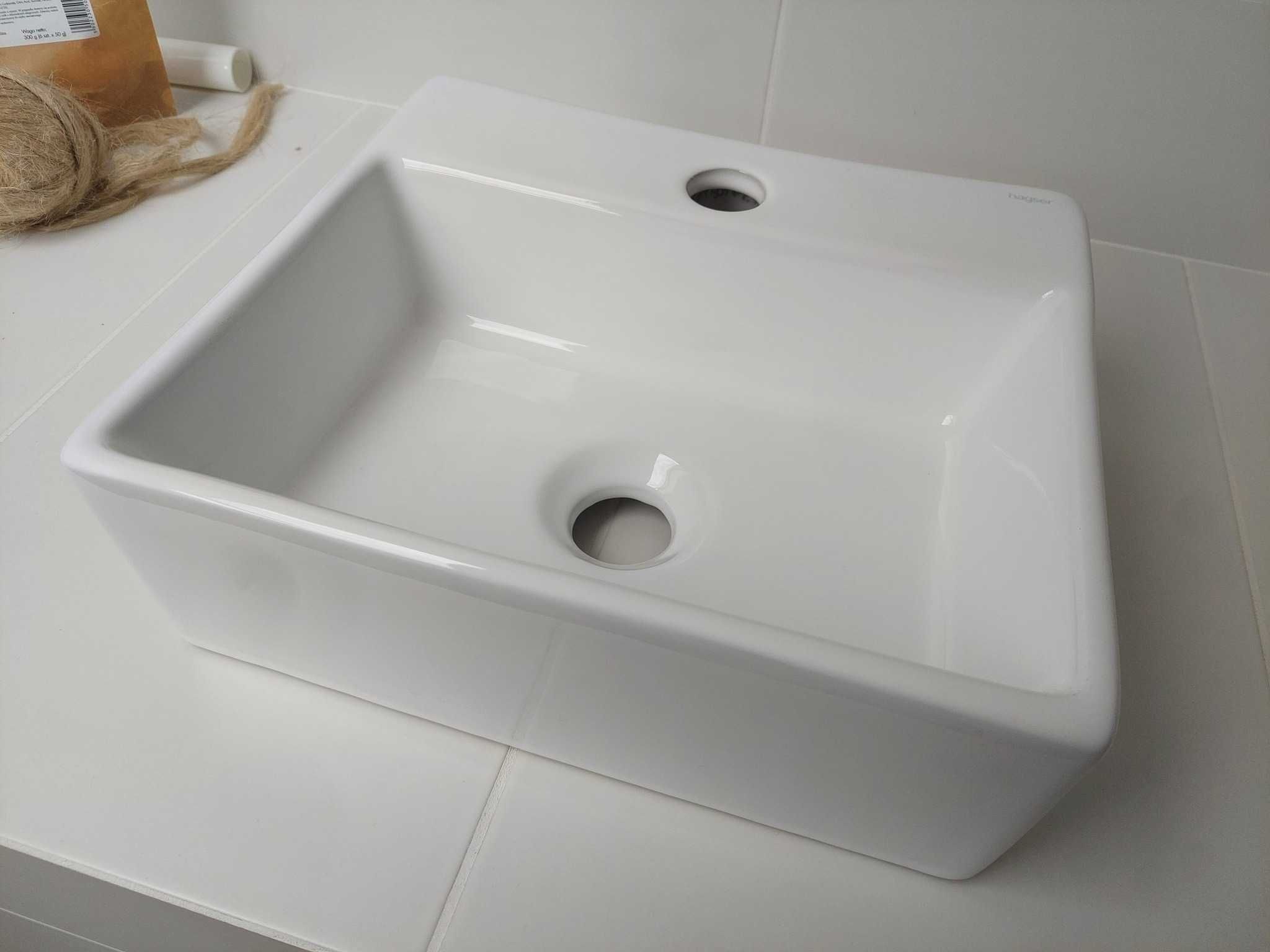 umywalka Hagser Doris - 34x29,5 nablatowa prostokątna biała
