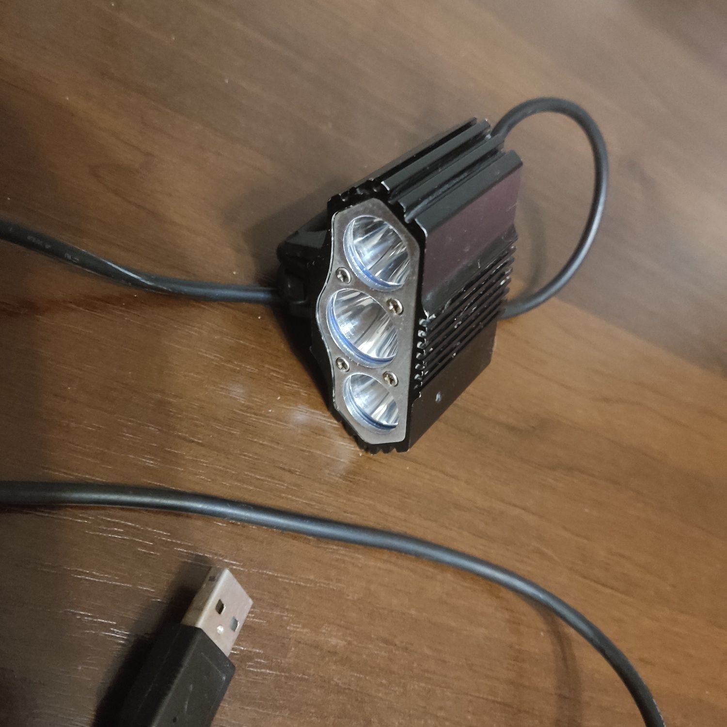 Lampka jak solarstorm X3 na port USB.