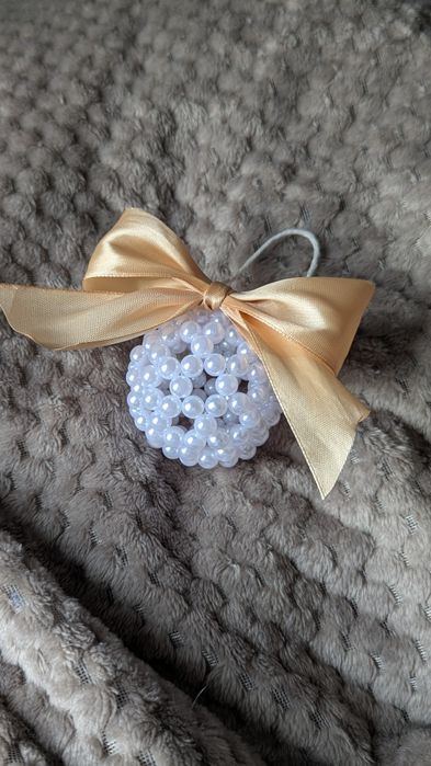 Ялинкові прикраси з бусин на ялинку ручної роботи