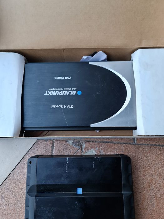 Amplificadores e leitor Alpine e Blaupunkt