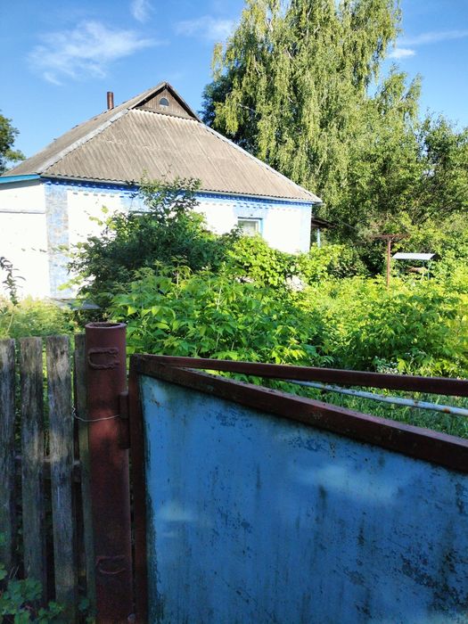 Продаж ч) будинку в селі Озерна.