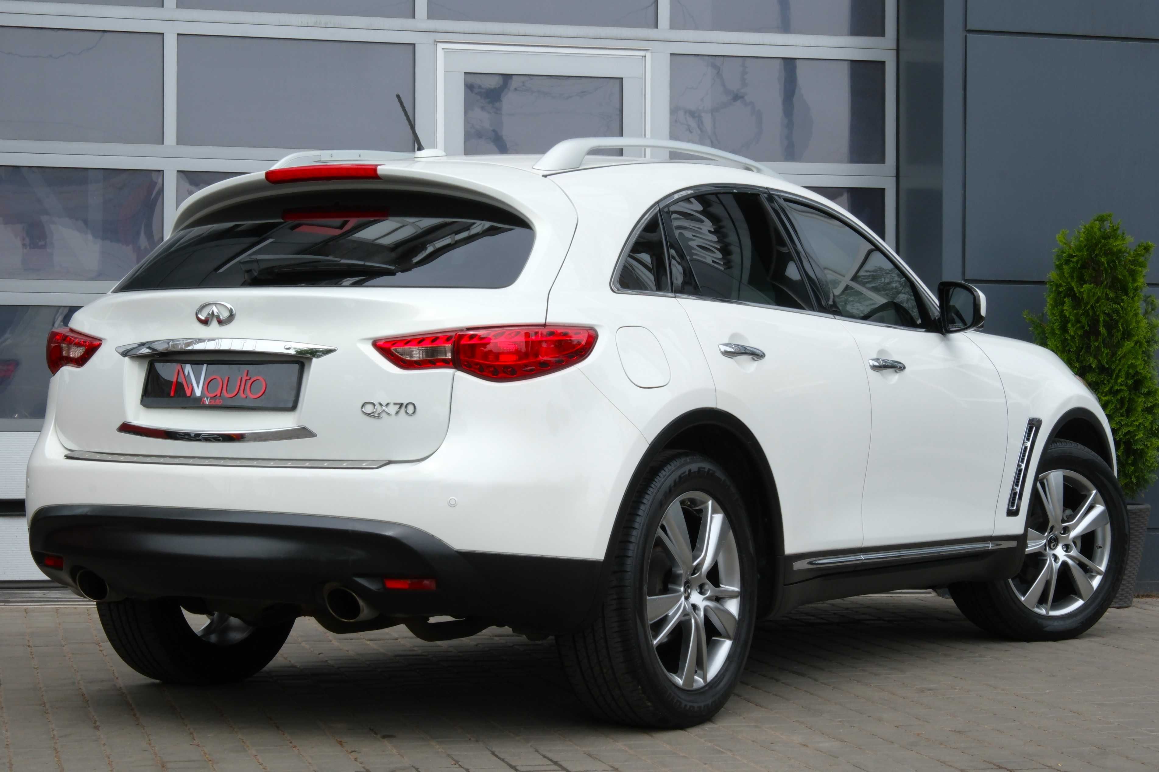 Infiniti QX70 Автомобиль